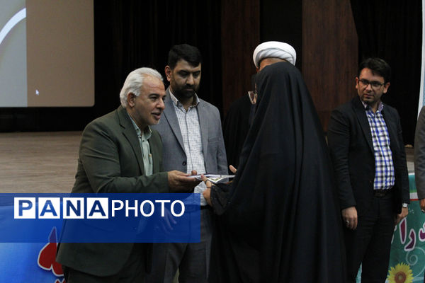اختتامیه کلاس‌های تابستانی و تقدیر از برگزیدگان فرهنگی و قرآنی در گرمه