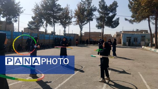 برگزاری المپیاد ورزشی در دبیرستان زنده یاد رقیه مظفری نیا