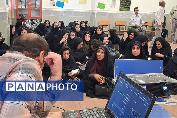 کارگاه آموزشی «طرح تحول در فرآیند آموزش و یادگیری» در باشت 