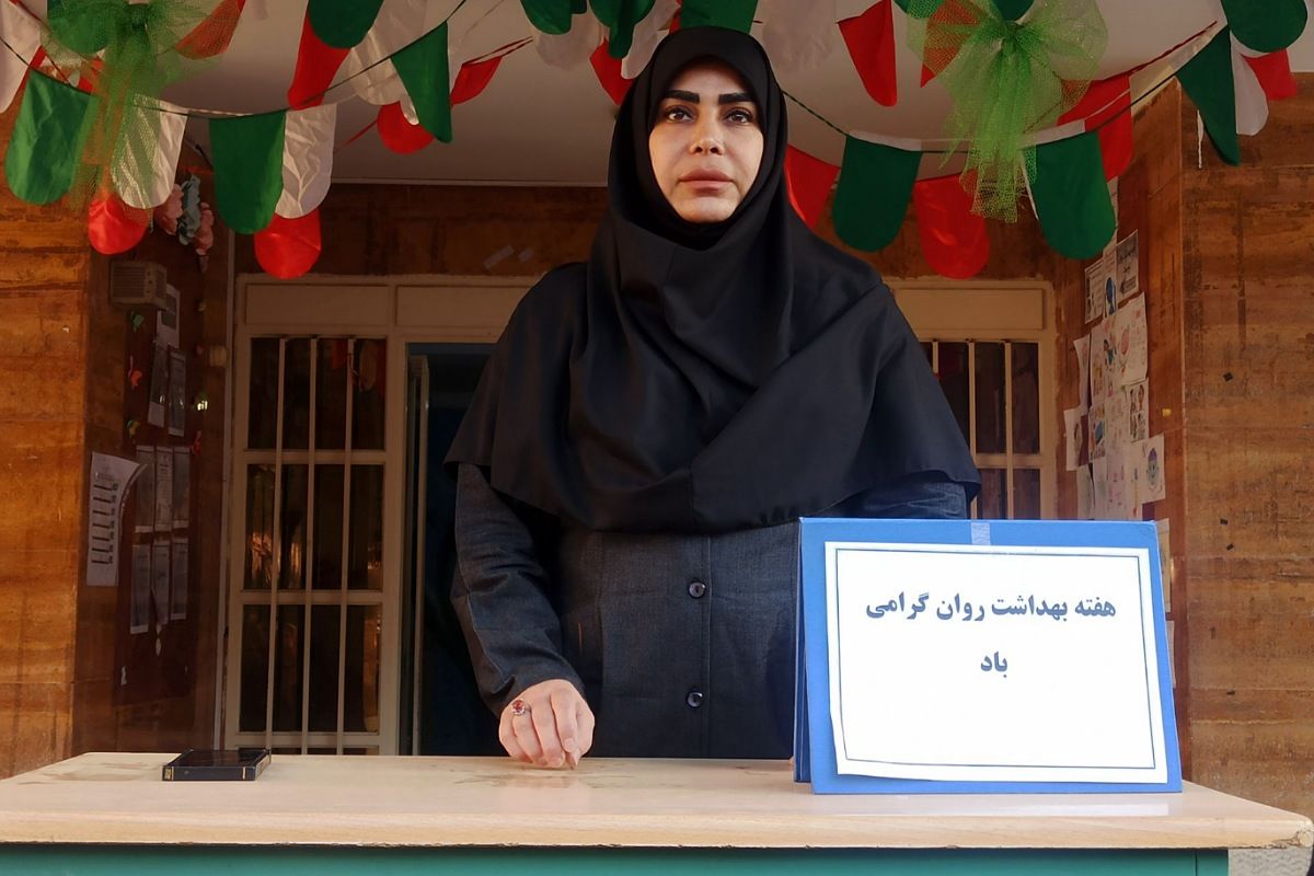 گرامیداشت هفته سلامت روان در دبیرستان بعثت ناحیه یک شهرری