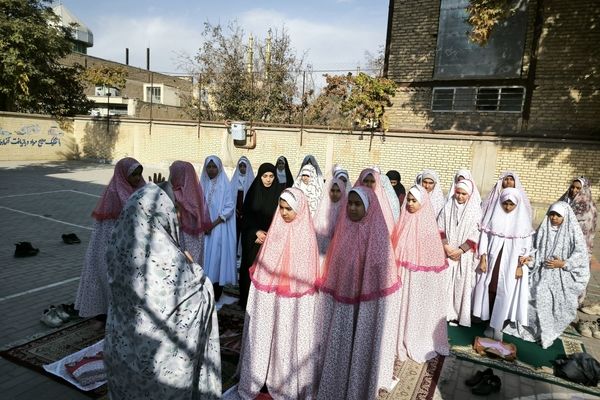 خواندن نماز باران در دبستان دخترانه شطیطه2