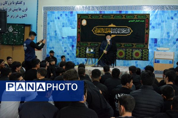 هم‌نوایی دانش‌آموزان مدرسه شهدای علم و فناوری در سوگ حضرت زهرا(س)