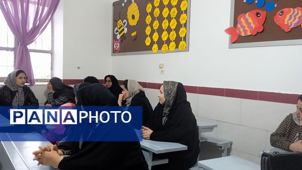 جلسه انجمن اولیا و ارائه کارنامه های هشدار به والدین در مدرسه شهید نجفی فدافن