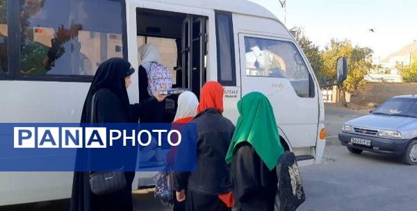اعزام گروه سرود منتخب ناحیه شازند به اختتامیه سومین جشنواره سرود فجر مرحله استانی