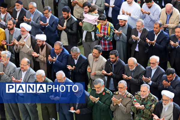 اقامه نماز عید فطر به امامت رهبر انقلاب اسلامی