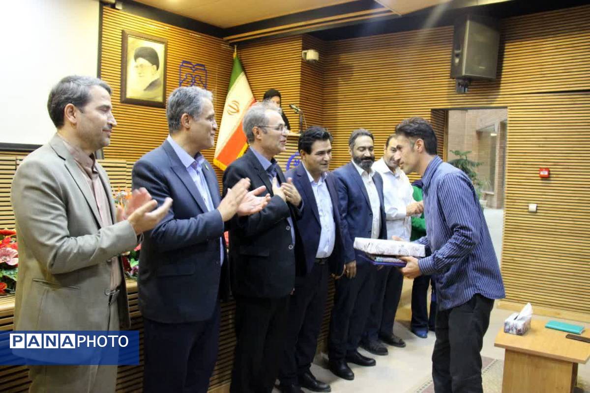 نشست ادبی «عصر دلنشین» در کرمانشاه
