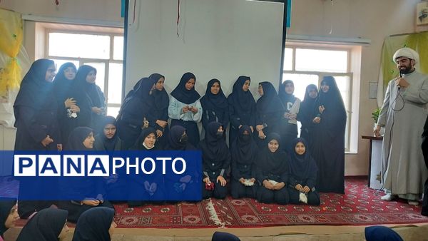  تقدیر از فعالین حجاب و عفاف در دبیرستان شاهد تکتم