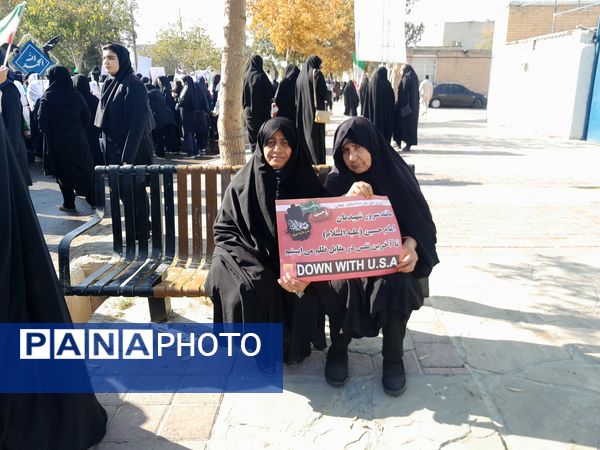 حضور دانش آموزان و آحاد مردم شریف منطقه رضویه در راهپیمایی 13آبان