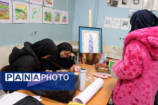 افتتاح نمایشگاه مدرسه انقلاب در هنرستان فنی حرفه‌ای‌کارآفرین شهرستان پیشوا
