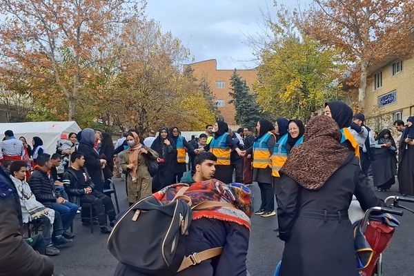 مانور سراسری زلزله در مدرسه سروش برگزار شد