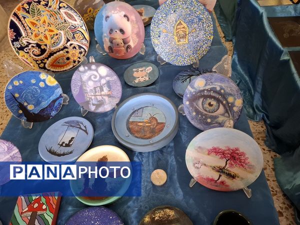 برپایی نمایشگاه «ماها» در دبیرستان شاهد معراج ناحیه یک کرج 