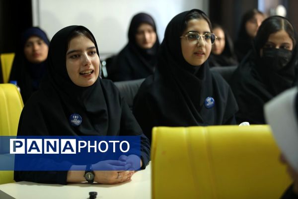 نشست صمیمی دانش‏‌آموز خبرنگاران و نمایندگان مجلس دانش‌آموزی آذربایجان شرقی با علی فلاحتکار