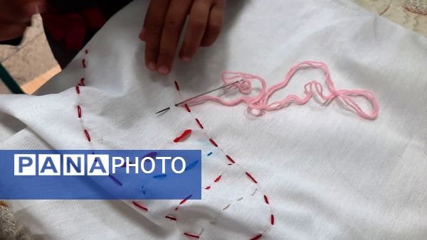 وقتی معلم، خیاط می‌شود