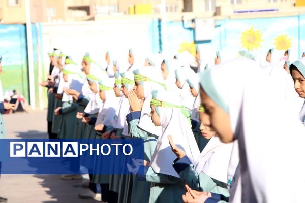 مراسم صبحگاه مهدوی در مدرسه شاهد نیک‌اندیشان