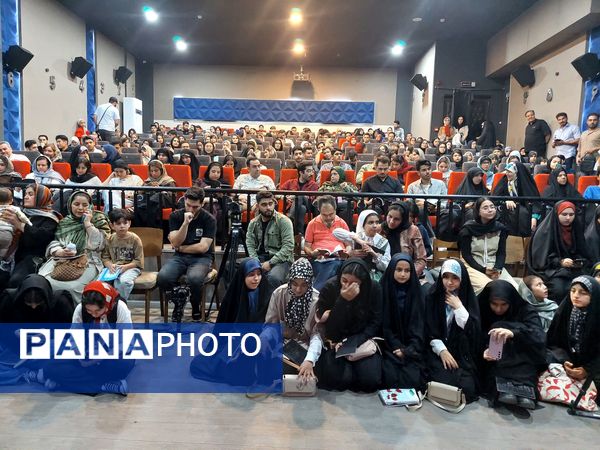 جشن امضای کتاب«ن‌ی‌س‌ت» در مشهد