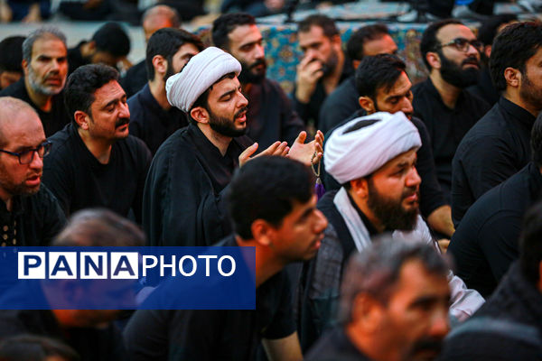 مراسم احیاء شب عاشورا در مسجد مقدس جمکران