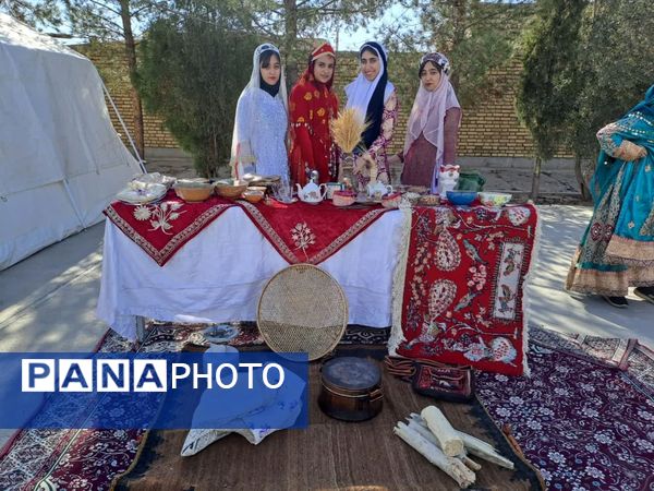 جشنواره بومی و محلی در دبیرستان سمیه شهرستان خاتم