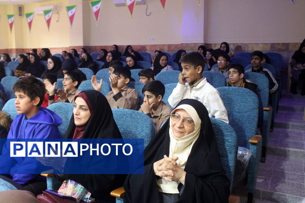 جشن دانش‌آموزان مدارس استثنایی شهرستان بوشهر به‌مناسبت میلاد حضرت زهرا (س) و روز مادر