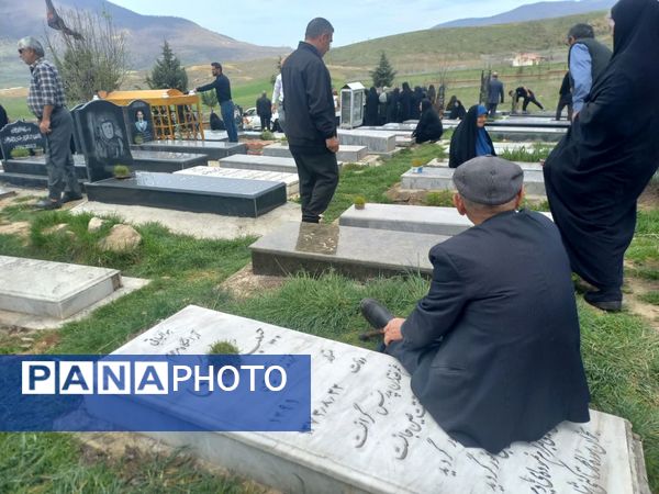 سنت حضور در آرامگاه اموات در روز عید فطر در کیاسر 