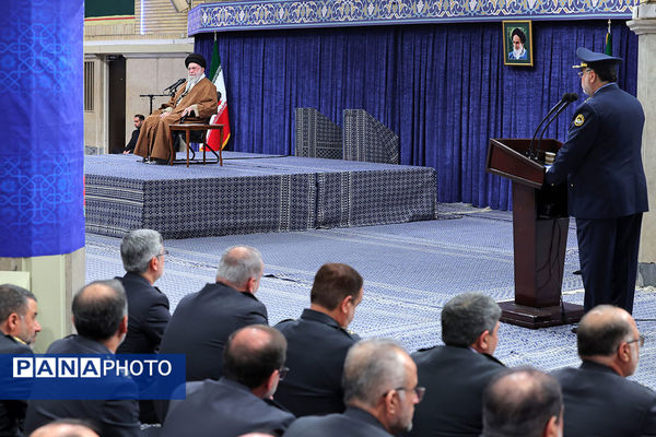 دیدار جمعی از فرماندهان نیروی هوایی و پدافند هوایی ارتش جمهوری اسلامی ایران با مقام معظم رهبری