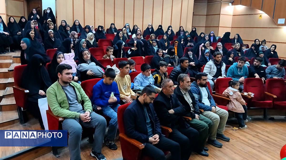 آیین بزرگداشت روز مادر با محوریت جایگاه زن در فرهنگسرای هنر نظرآباد 
