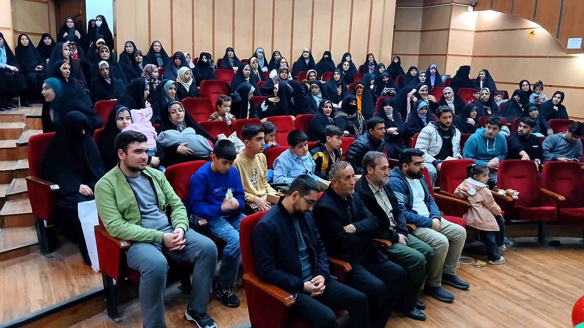 آیین بزرگداشت روز مادر با محوریت جایگاه زن در فرهنگسرای هنر نظرآباد 