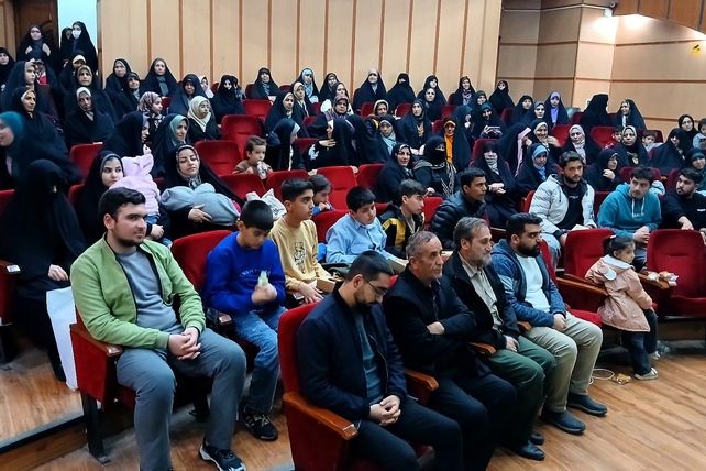 آیین بزرگداشت روز مادر با محوریت جایگاه زن در فرهنگسرای هنر نظرآباد 