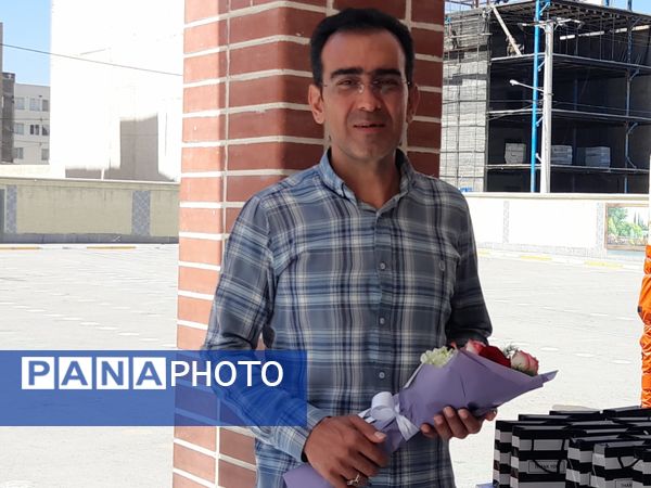 جشن روز معلم در دبستان عذرا پورشهریاری با برنامه های ویژه برگزار شد