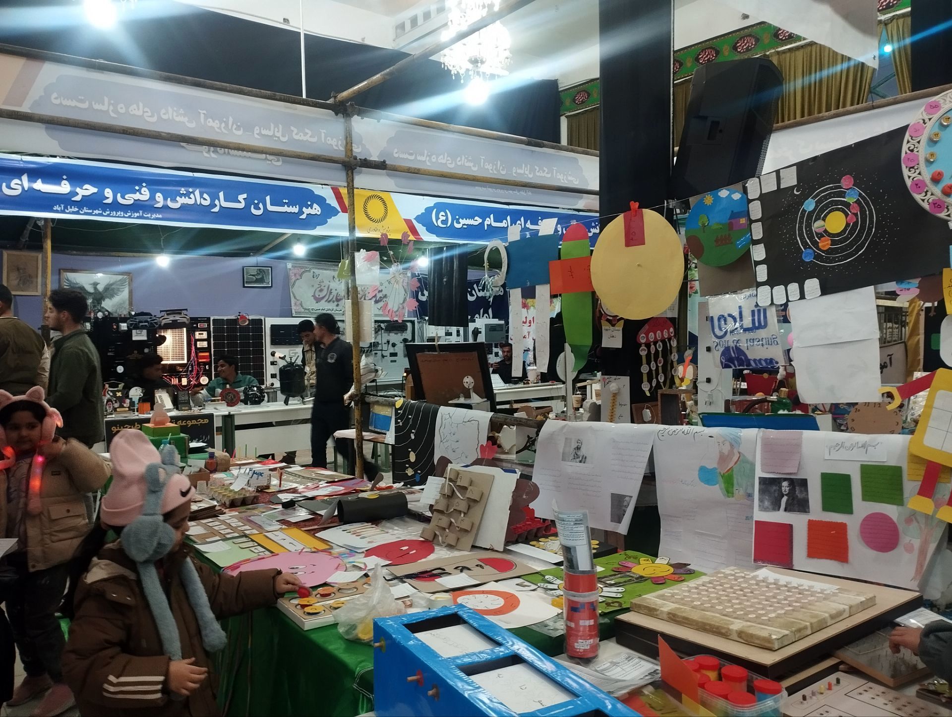 نمایشگاه پژوهش و فناوری به مناسبت هفته پژوهش در خلیل آباد