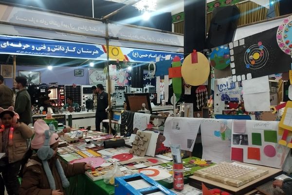 نمایشگاه پژوهش و فناوری به مناسبت هفته پژوهش در خلیل آباد