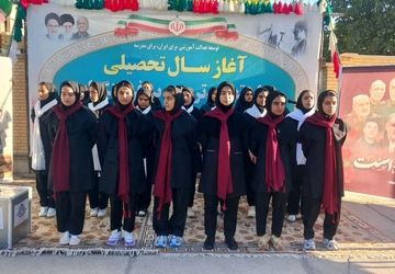 نواختن زنگ استانی مهر، ایثار و مقاومت در مدرسه نمونه دولتی ۹ دی به مناسبت آغاز سال تحصیلی و هفته دفاع مقدس