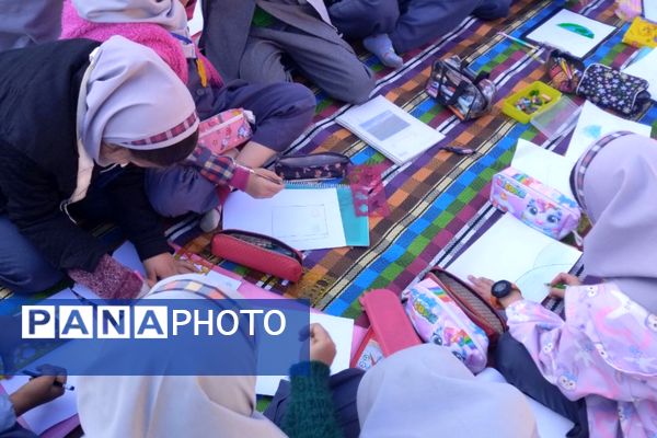 برگزاری نقاشی همگانی در مدارس ناحیه 4 شیراز به‌مناسبت دهه فجر 