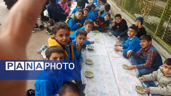 جشن روز دانش‌آموز در دبستان شهید رسول نم‌نبات ناحیه ۴ اصفهان 