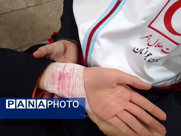بیست و ششمین مانور سراسری زلزله در دبیرستان دخترانه فاطمیه