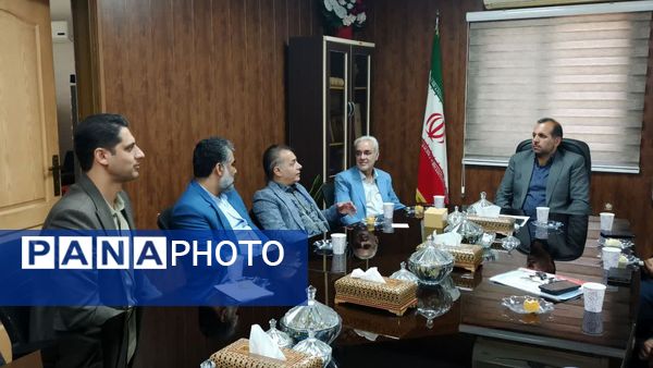 دیدار مسئولان شهرستان قرچک با فرماندار شهرستان قرچک به‌مناسب هفته دولت 
