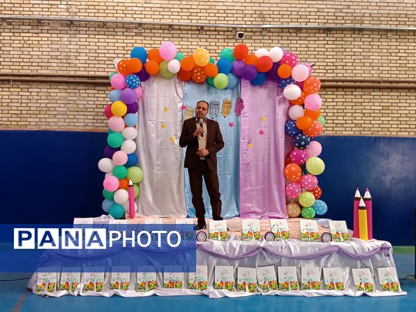 جشن شکوفه‌ها در دبستان زهره براتیان