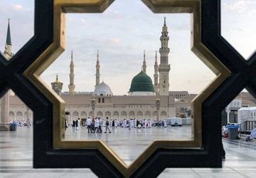 طلوع نور در دنیای آکنده از جهل و نادانی 