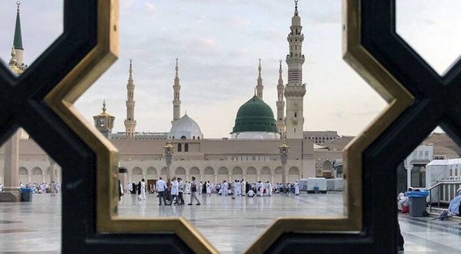 طلوع نور در دنیای آکنده از جهل و نادانی 