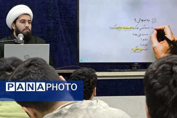 حضور دانش‌آموزان معتکف ناحیه دو شهرری در جلسات بصیرتی