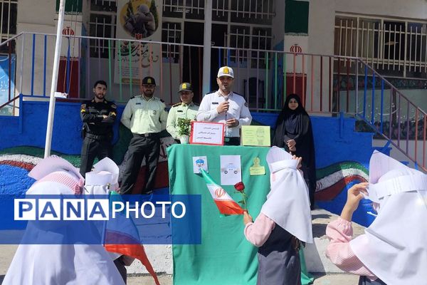 برگزاری مراسم هفته پدافند غیر عامل در دبستان‌ بنت‌الهدی فیروزکوه
