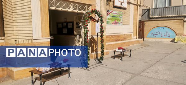 دانش‌آموزان دبیرستان نمونه فضیلت با شوروشوق به استقبال سال تحصیلی جدید رفتند