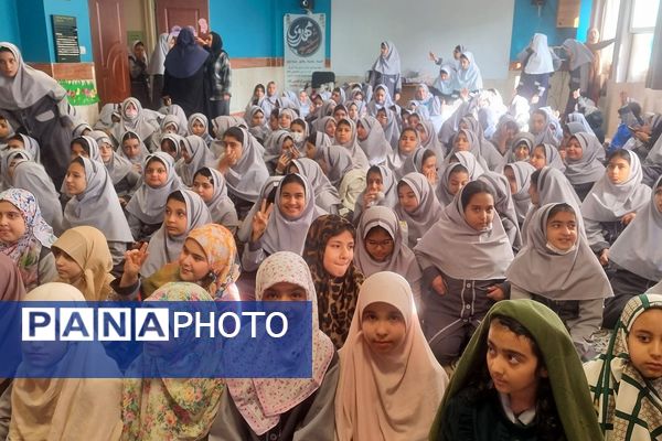 حضور دانش‌آموزان مدارس ناحیه دو شهرری در جشن ولادت حضرت فاطمه (س)