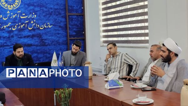 جلسه هماندیشی رئیس سازمان دانشآموزی استان با مدیران مدرسه
