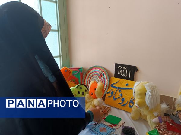 برگزاری نمایشگاه دست‌سازه‌های دانش‌آموزان و نمایشگاه کتاب در دبیرستان دخترانه نور اردبیل