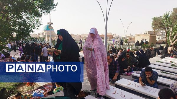 برپایی مراسم دعای عرفه در گلستان شهدای اصفهان