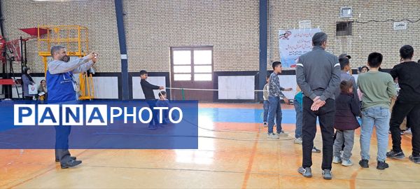 مسابقات طناب‌کشی و دارت در سالن زینبه شهرستان شیروان