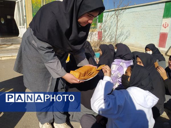 برپایی ایستگاه صلواتی در دبیرستان دخترانه امید 