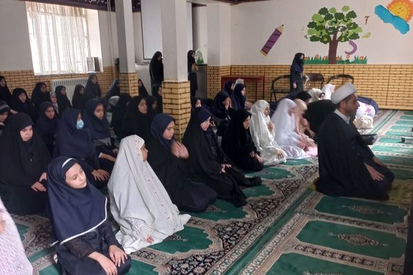 زنگ نیایش همراه با بهار علم و دانش در مدرسه شهید جواهری دو