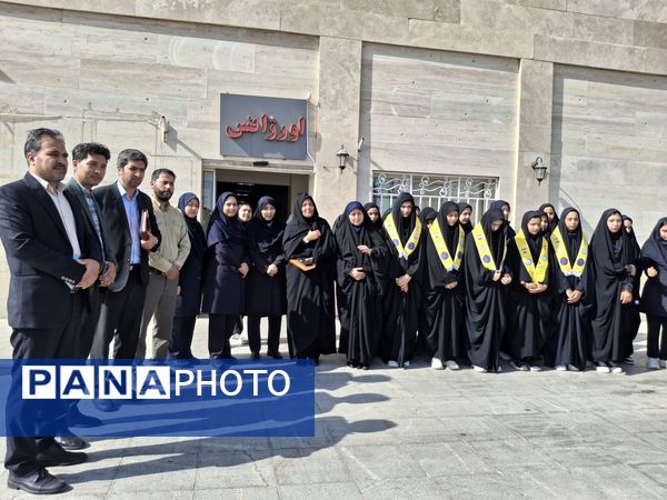 تبریک دانشآموزان پیشتاز صالح آباد به پرستاران