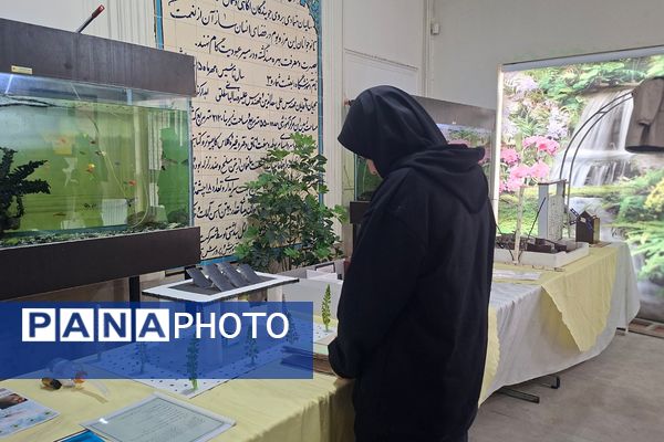 نمایشگاه دست‌سازه‌های دانش‌آموزی مدرسه نمونه دولتی ارشاد قرچک